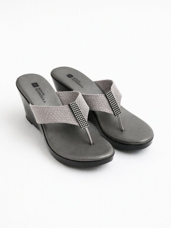 White Mountain Shoes - White Mountain Gray‎ Rhinestone Wedge Thong Sandals Size 7.5